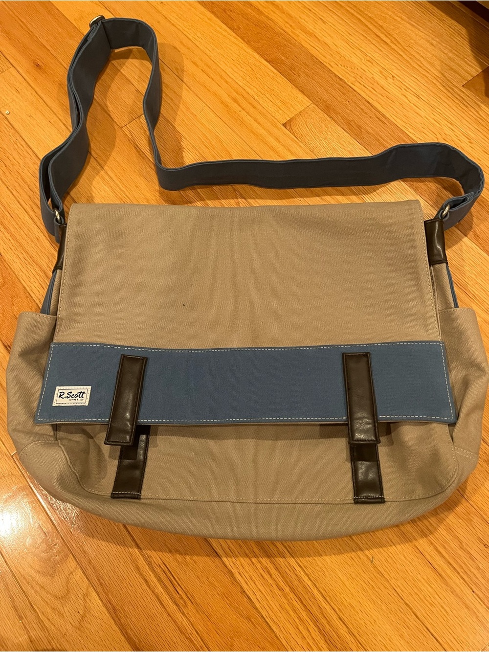 R Scott Men's Canvas Messenger Bag in Khaki and Blue